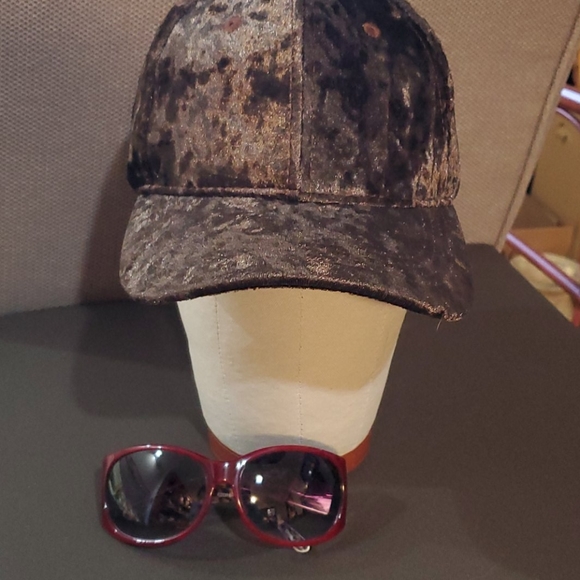 Hat (LAST CHANCE MAKE OFFER) - Picture 2 of 6